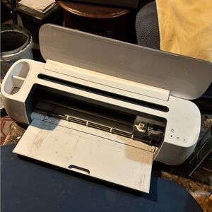 Advanced White Electronic Cutting Machine